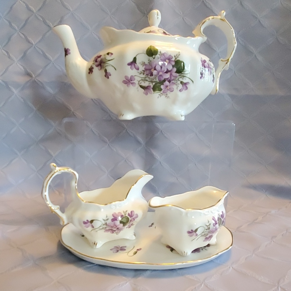 **HOST PICK** Heirloom Eng Bone China Teapot creamer sugar tray